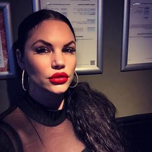 Meet your Posher, Dee